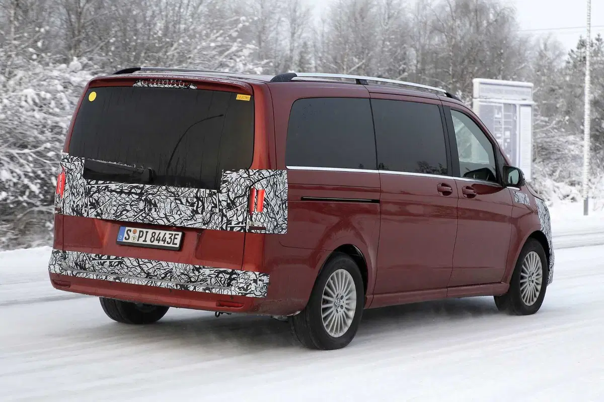 Mercedes EQV, ecco le foto spia del nuovo Facelift (10)