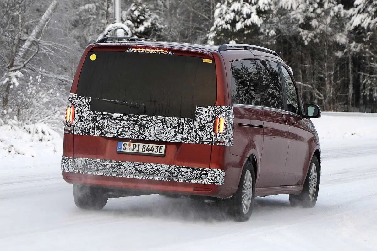 Mercedes EQV, ecco le foto spia del nuovo Facelift (13)