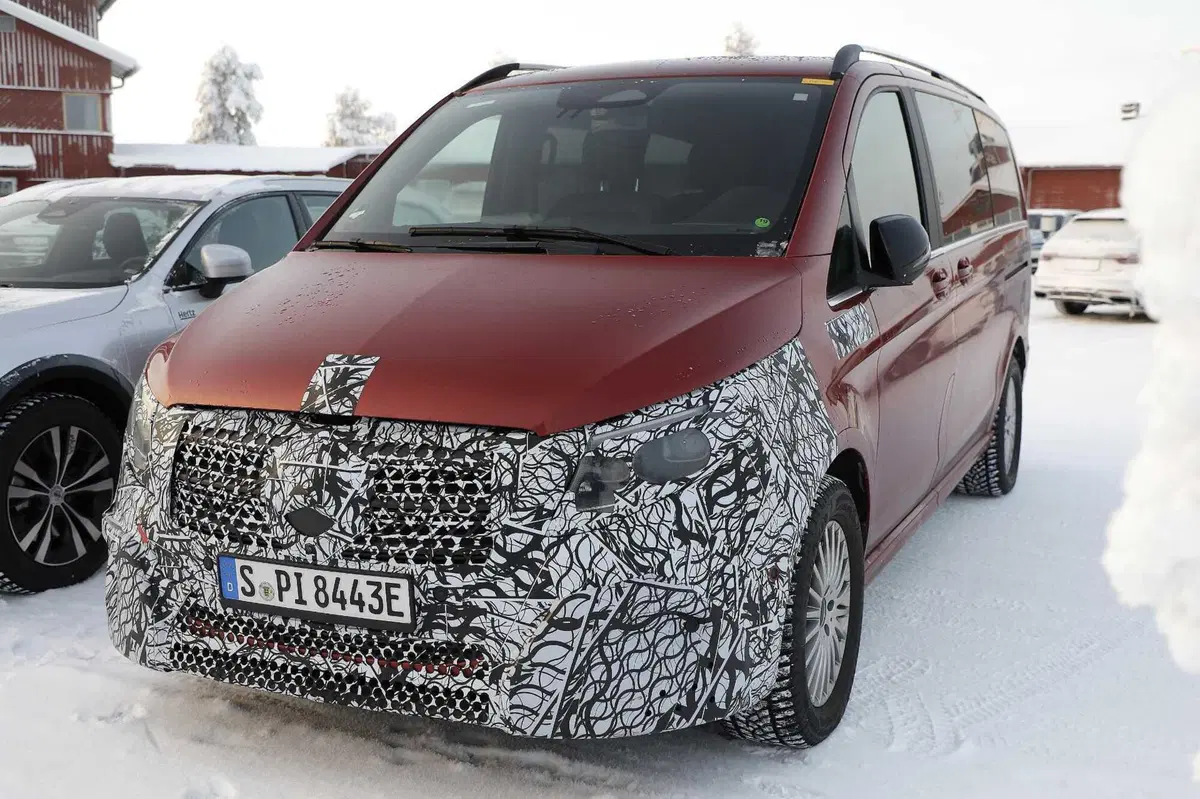 Mercedes EQV, ecco le foto spia del nuovo Facelift (15)