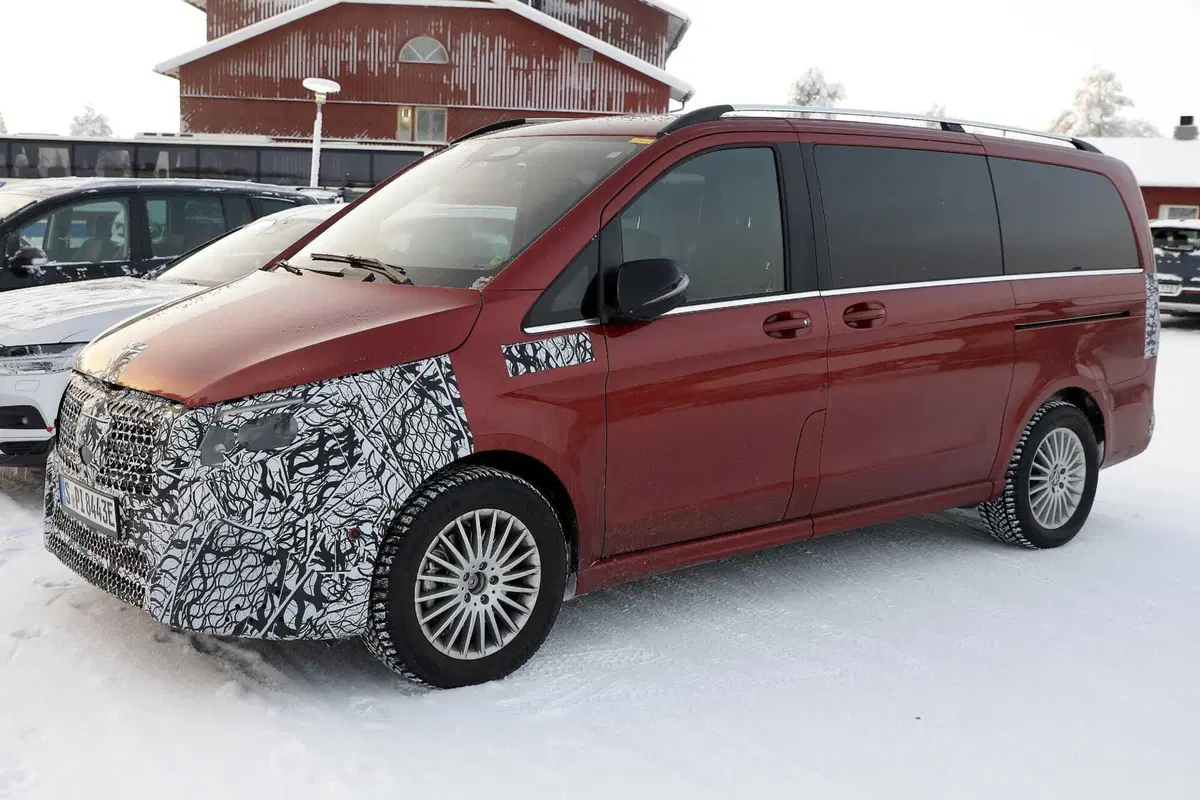 Mercedes EQV, ecco le foto spia del nuovo Facelift (17)