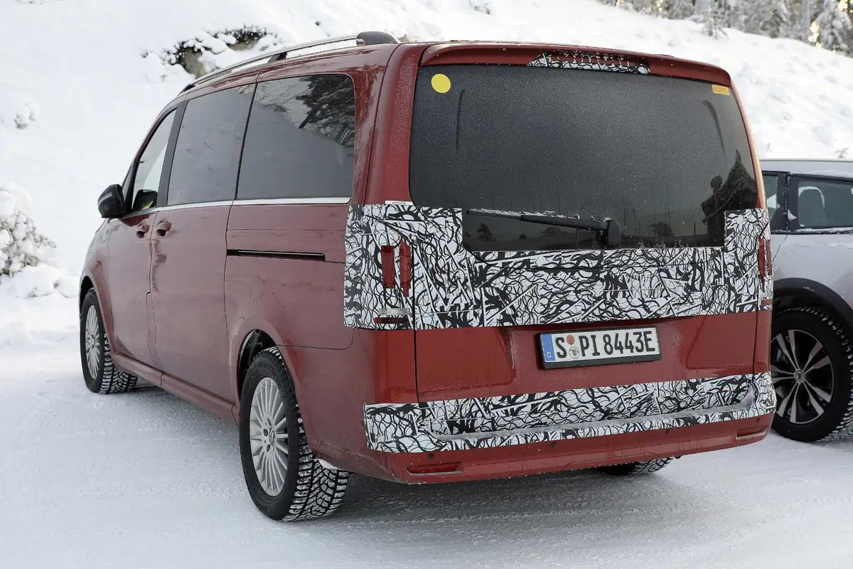 Mercedes EQV, ecco le foto spia del nuovo Facelift (21)