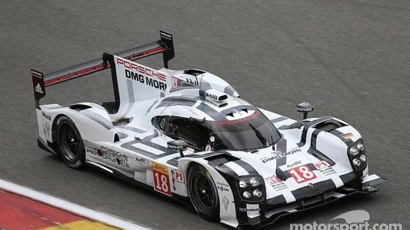 Porsche 919 con la gru nell'attico: &egrave; un'opera d'arte [VIDEO]