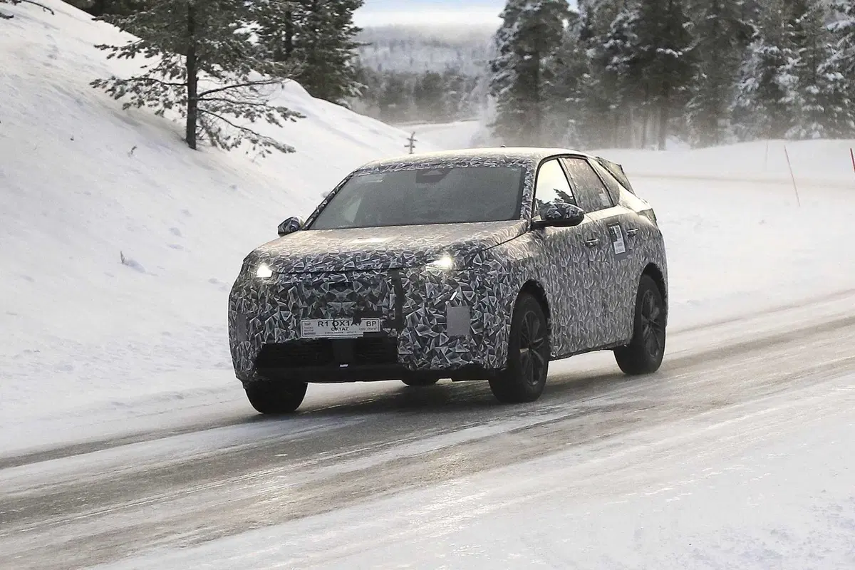 Nuova Peugeot 3008, ecco le foto spia