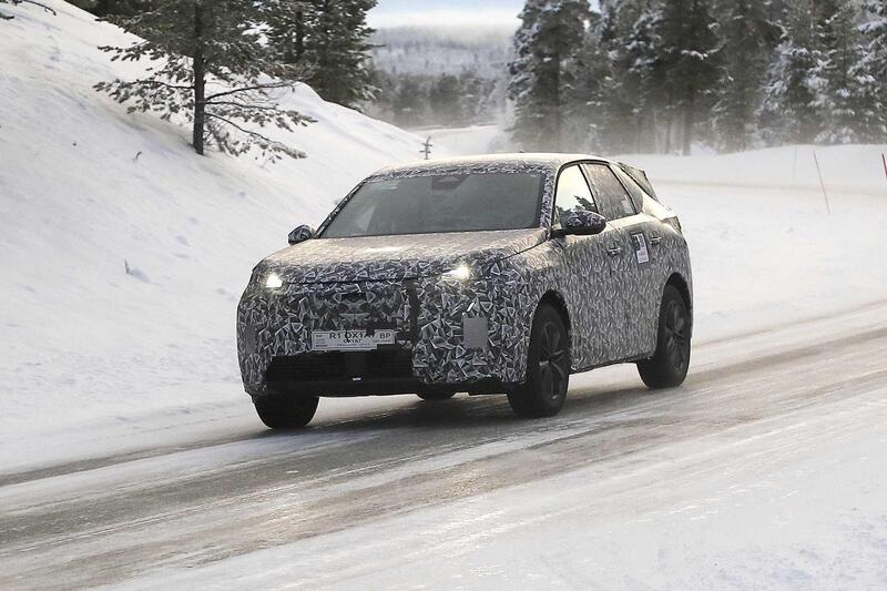 Nuova Peugeot 3008, ecco le foto spia