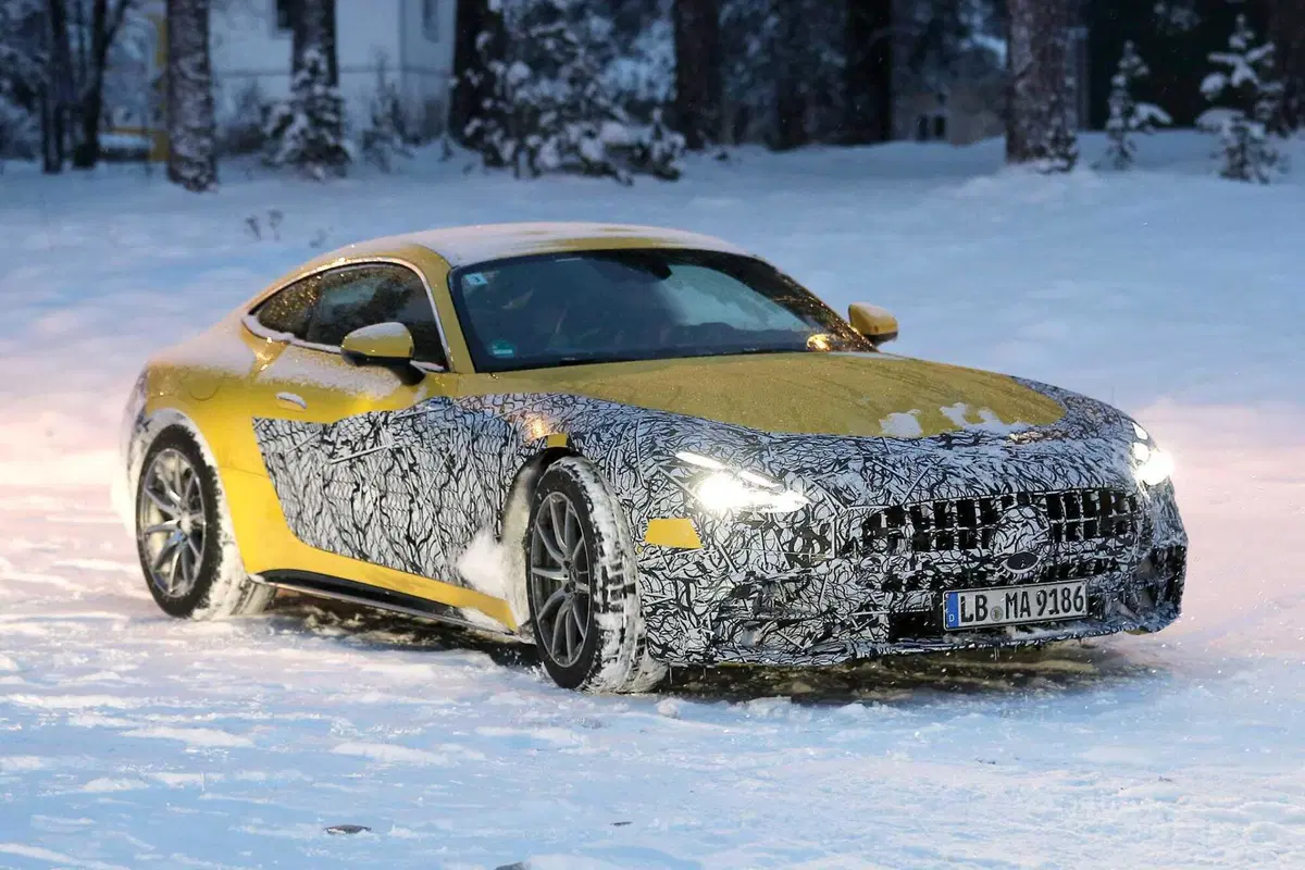 Nuova Mercedes AMG GT, ecco le foto spia (4)