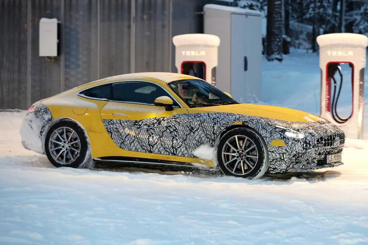 Nuova Mercedes AMG GT, ecco le foto spia (2)