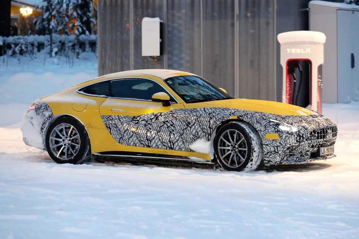 Nuova Mercedes AMG GT, ecco le foto spia (6)