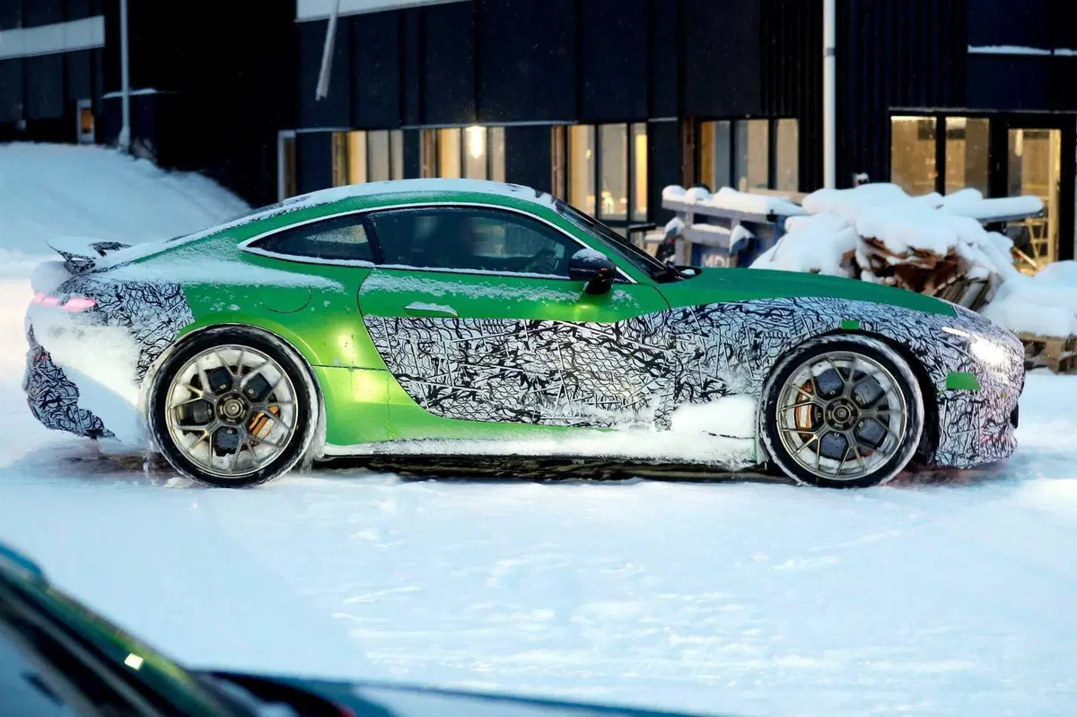 Nuova Mercedes AMG GT, ecco le foto spia (7)
