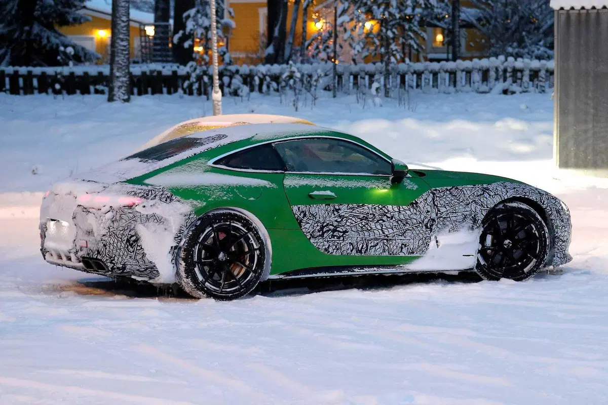 Nuova Mercedes AMG GT, ecco le foto spia (8)