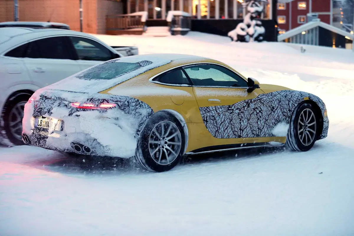 Nuova Mercedes AMG GT, ecco le foto spia (9)