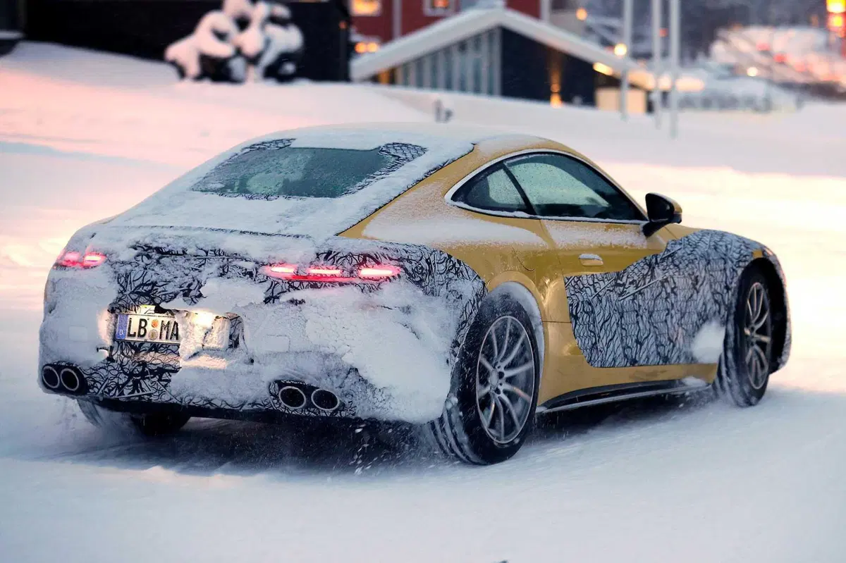Nuova Mercedes AMG GT, ecco le foto spia (11)