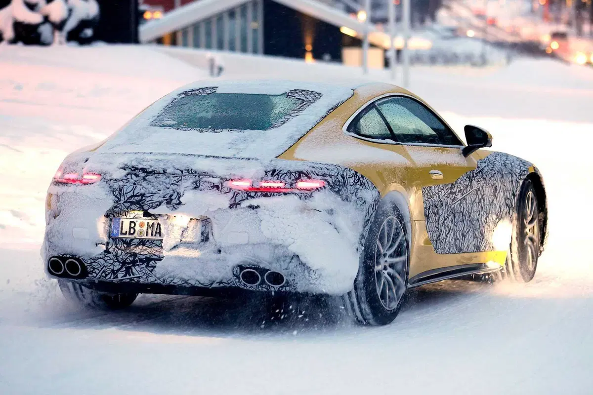 Nuova Mercedes AMG GT, ecco le foto spia (12)