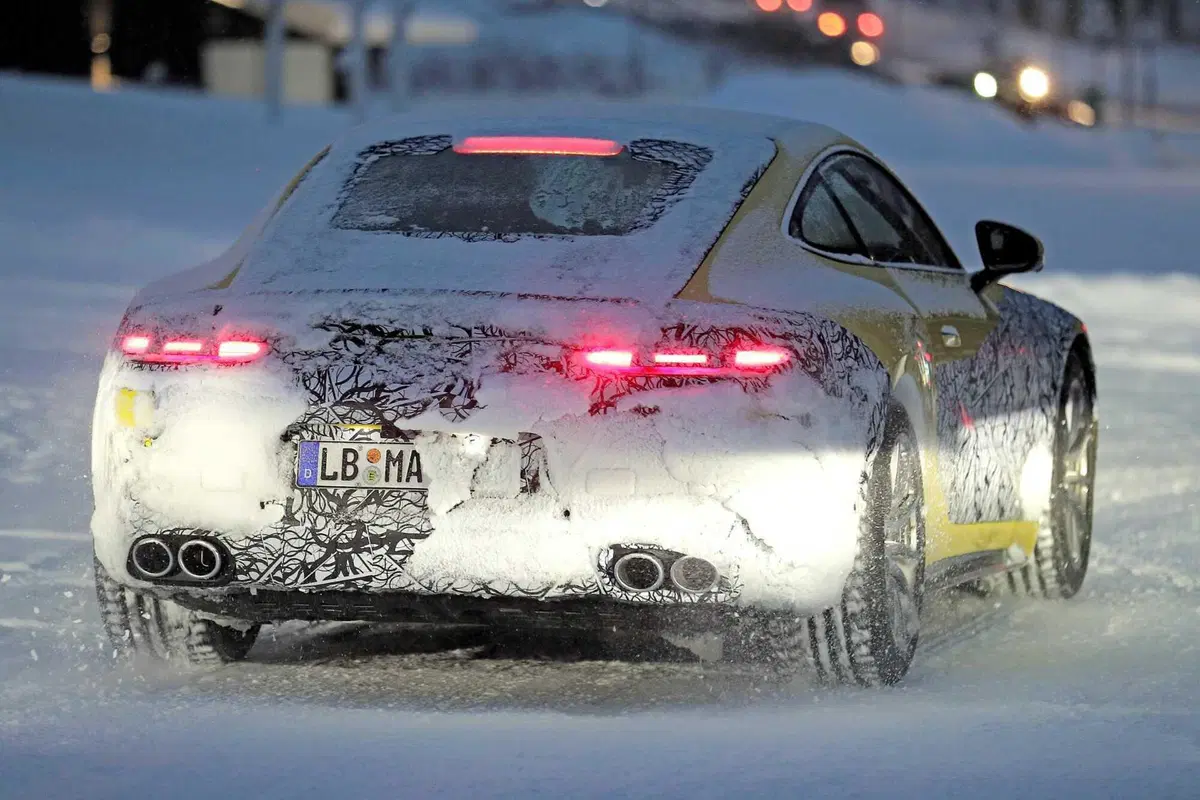 Nuova Mercedes AMG GT, ecco le foto spia (13)