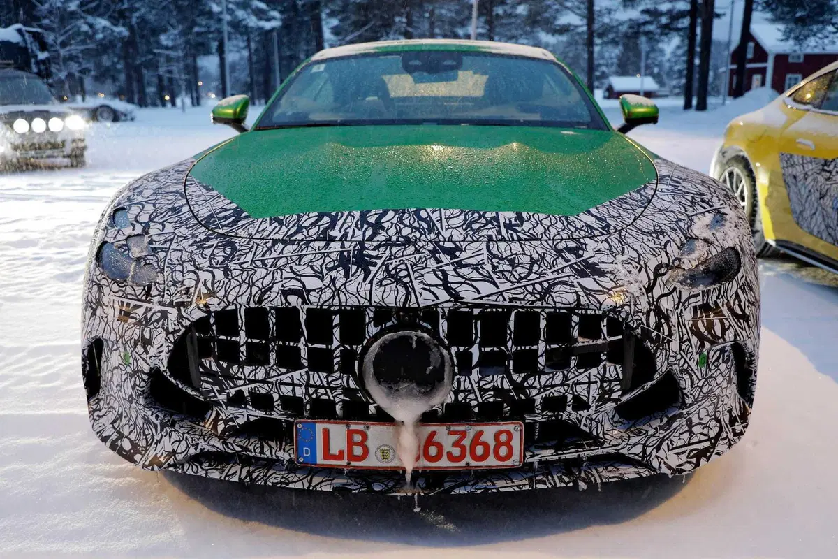 Nuova Mercedes AMG GT, ecco le foto spia (14)