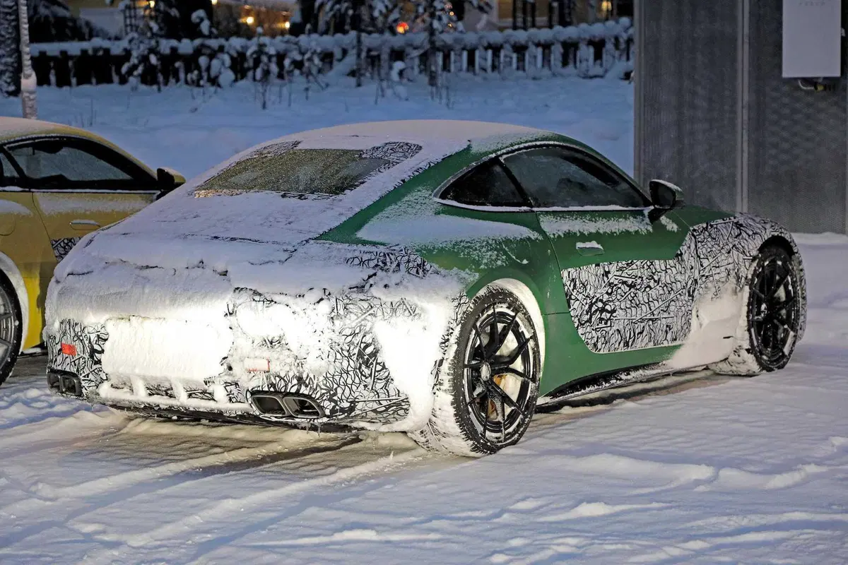Nuova Mercedes AMG GT, ecco le foto spia (16)