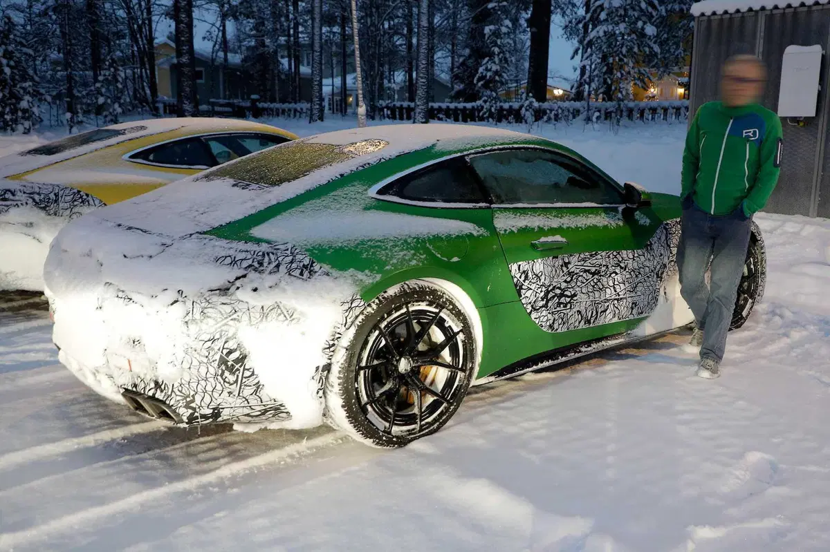 Nuova Mercedes AMG GT, ecco le foto spia (17)