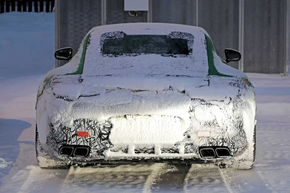 Nuova Mercedes AMG GT, ecco le foto spia (18)