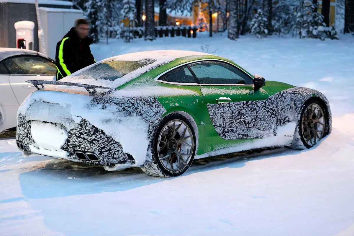 Nuova Mercedes AMG GT, ecco le foto spia (20)
