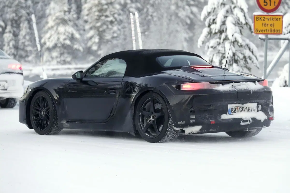 Tesla teme Porsche, ecco le foto spia della 718 Boxster (2)