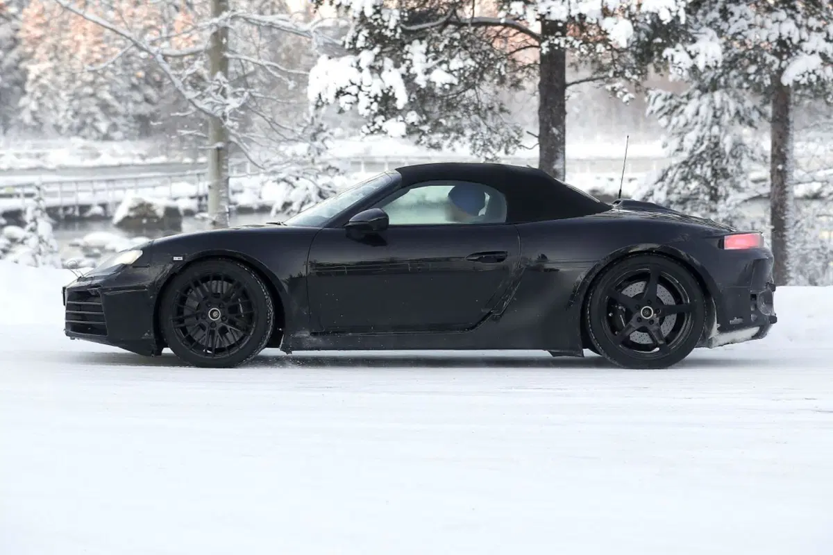Tesla teme Porsche, ecco le foto spia della 718 Boxster (4)