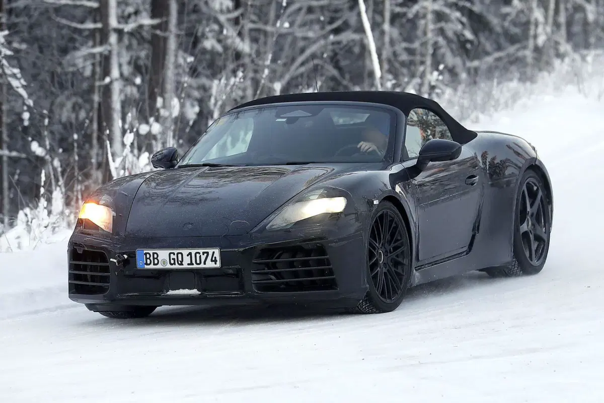 Tesla teme Porsche, ecco le foto spia della 718 Boxster (3)
