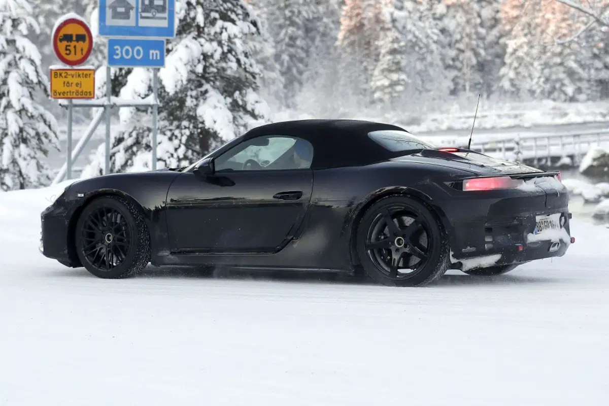 Tesla teme Porsche, ecco le foto spia della 718 Boxster (6)