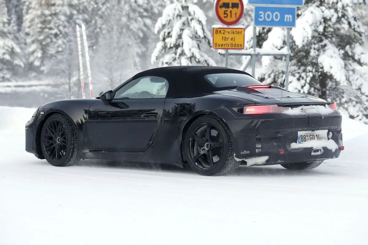 Tesla teme Porsche, ecco le foto spia della 718 Boxster (7)