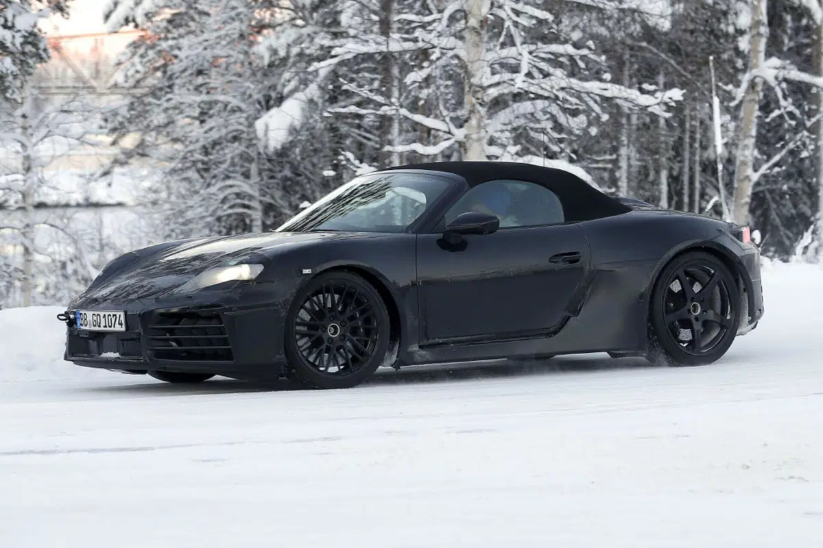 Tesla teme Porsche, ecco le foto spia della 718 Boxster (8)