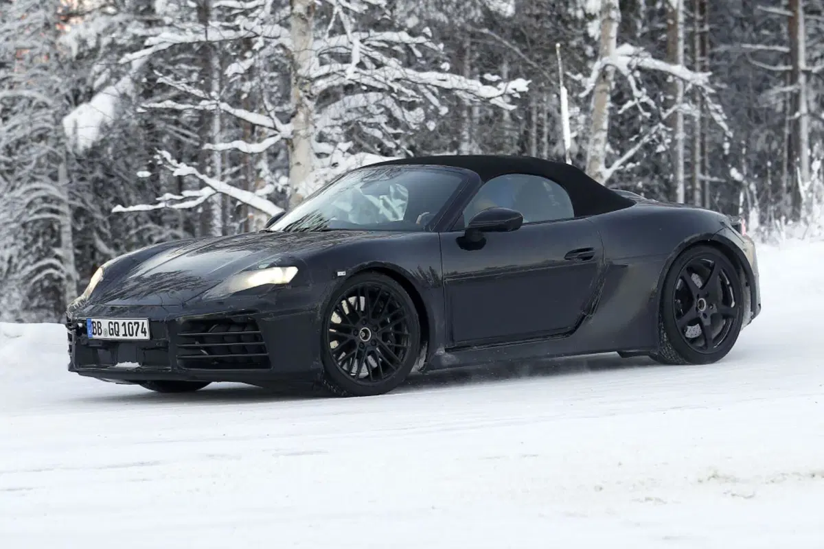 Tesla teme Porsche, ecco le foto spia della 718 Boxster (10)