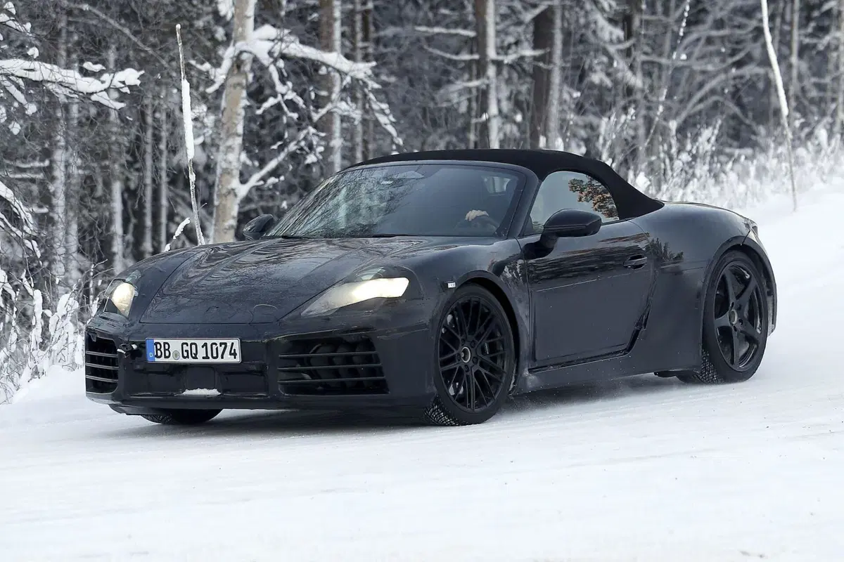 Tesla teme Porsche, ecco le foto spia della 718 Boxster (11)