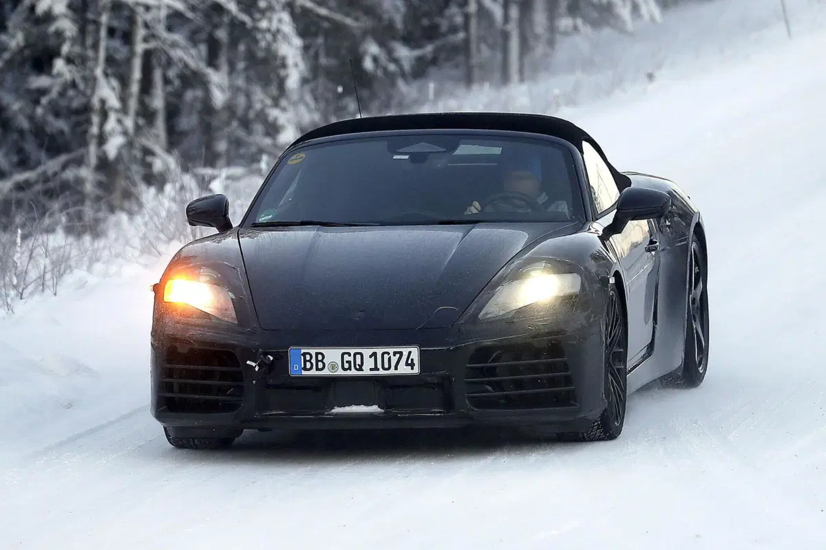 Tesla teme Porsche, ecco le foto spia della 718 Boxster (12)