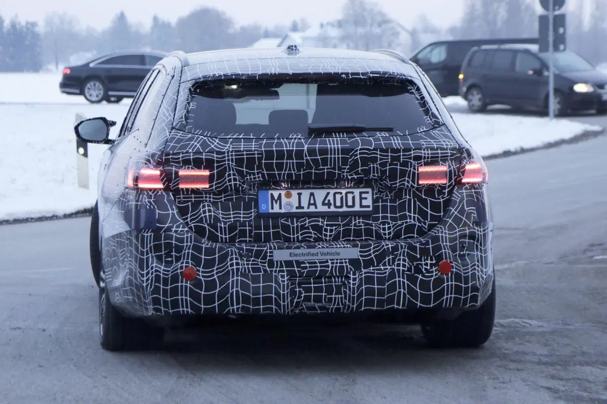 Nuova BMW Serie 5 (elettrica), ecco le foto spia (2)