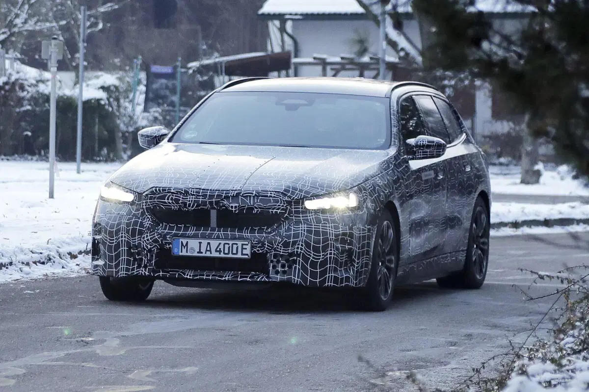 Nuova BMW Serie 5 (elettrica), ecco le foto spia (7)