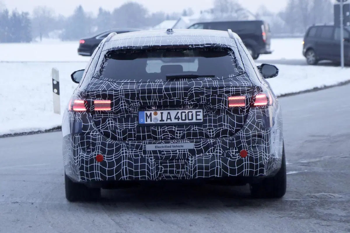 Nuova BMW Serie 5 (elettrica), ecco le foto spia (14)