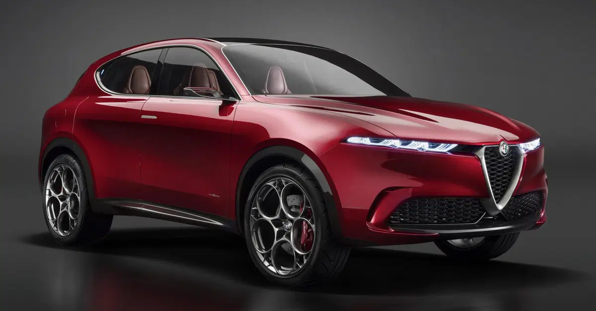 Alfa Romeo Tonale alle prese con slalom e test dell'alce