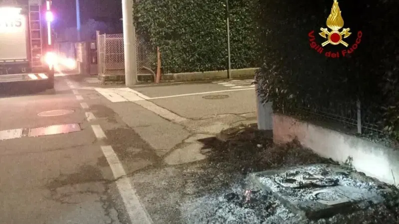 Vendetta contro l'autovelox: in fiamme vicino a Padova