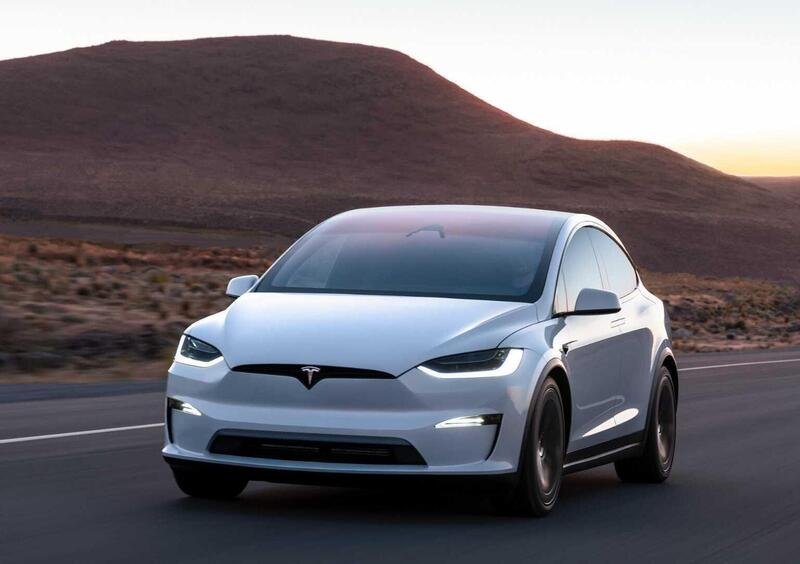 Tesla Model X (2016->>) (2)