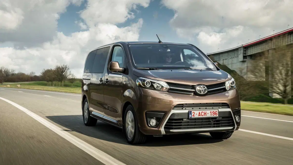 Toyota Proace Verso Verso Electric 75 kWh L2 Long D Lounge (3)
