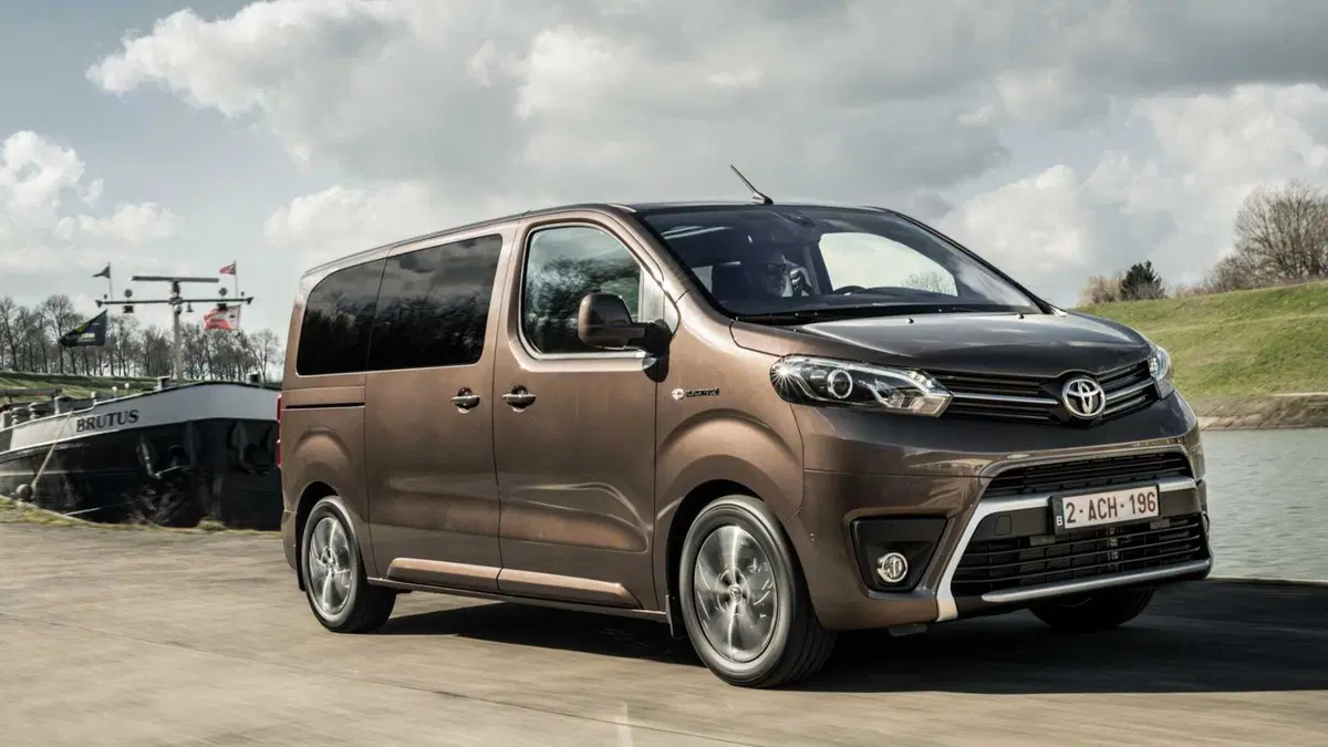 Toyota Proace Verso Verso Electric 75 kWh L2 Long D Lounge (5)