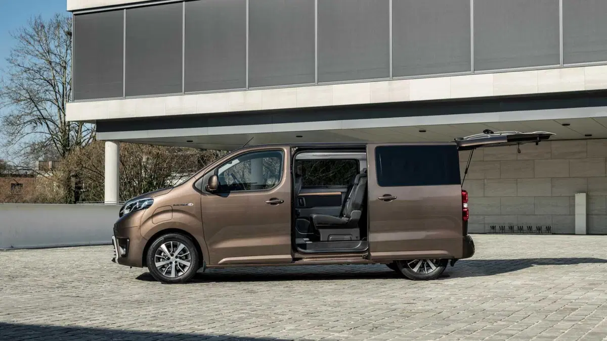 Toyota Proace Verso Verso Electric 75 kWh L2 Long D Lounge (9)