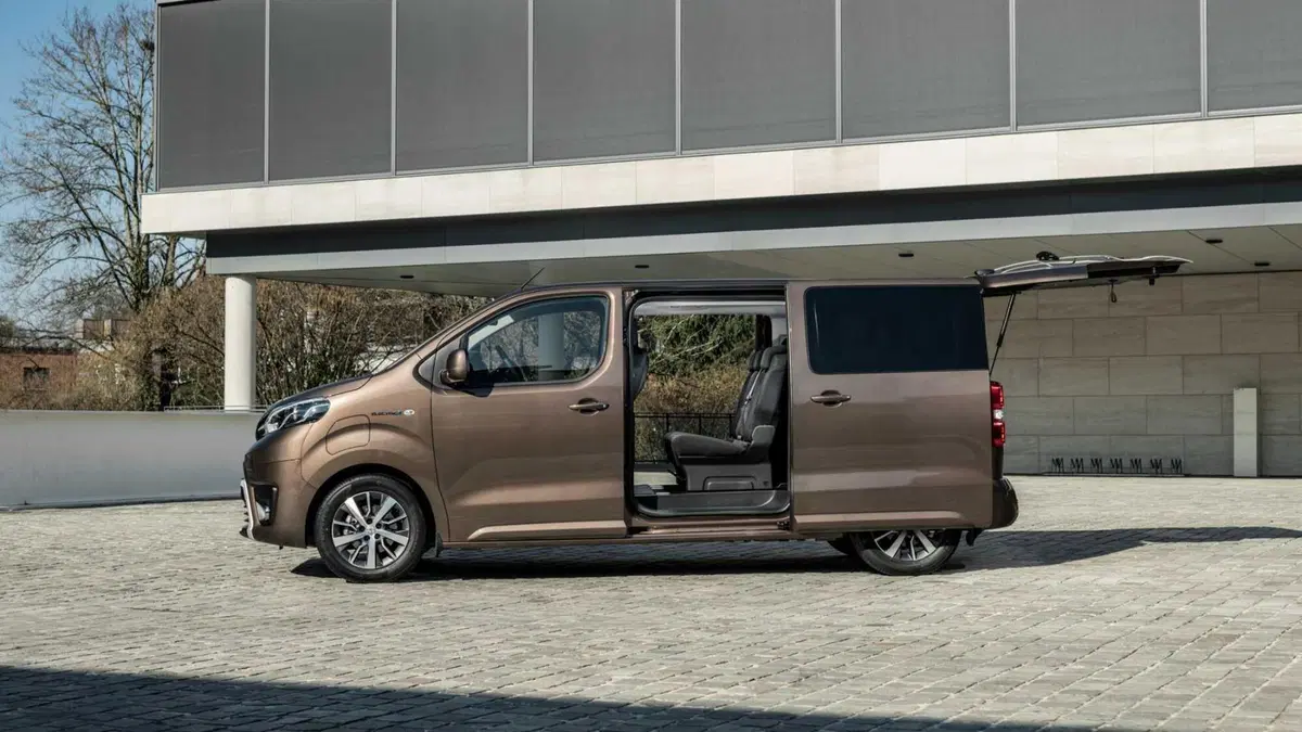 Toyota Proace Verso Verso Electric 75 kWh L2 Long D Lounge (10)