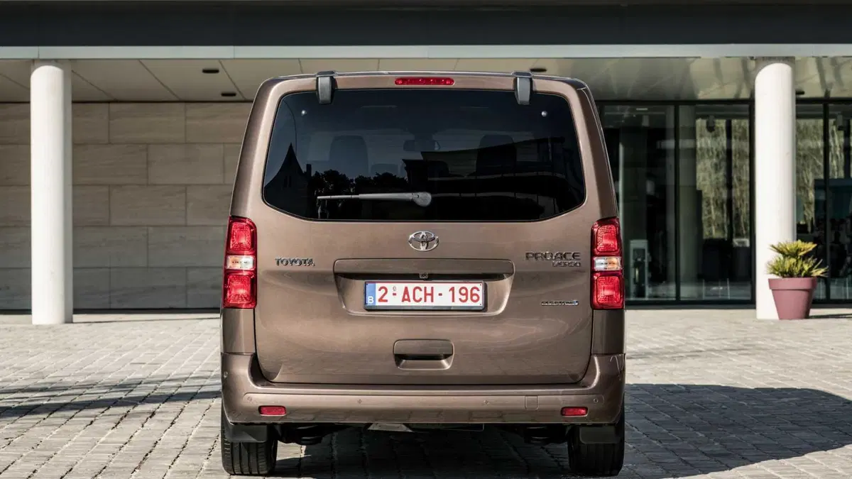 Toyota Proace Verso Verso Electric 75 kWh L2 Long D Lounge (12)