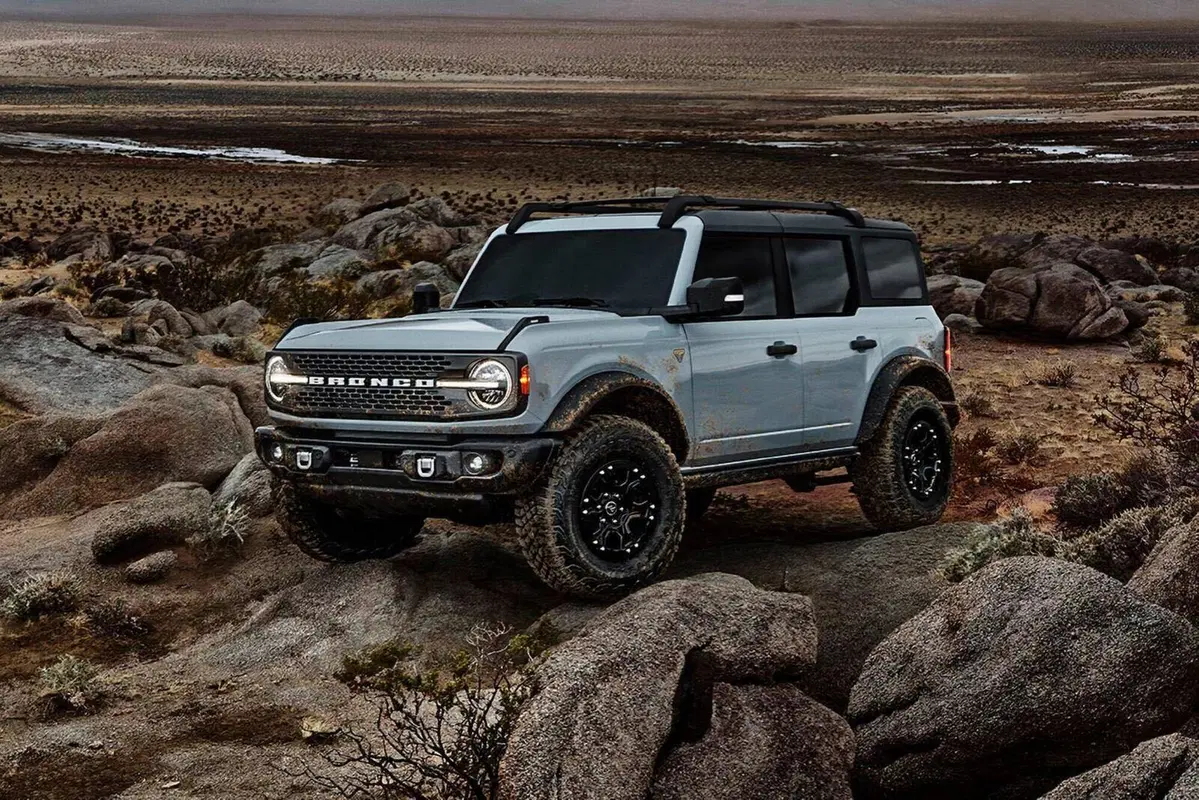 Scende in campo e le ha tutte contro: nuova Ford Bronco top e flop
