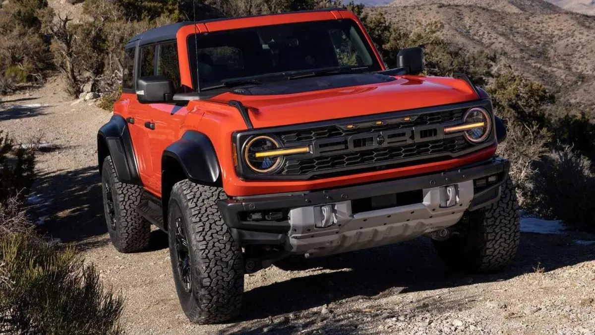 Scende in campo e le ha tutte contro: nuova Ford Bronco top e flop (3)