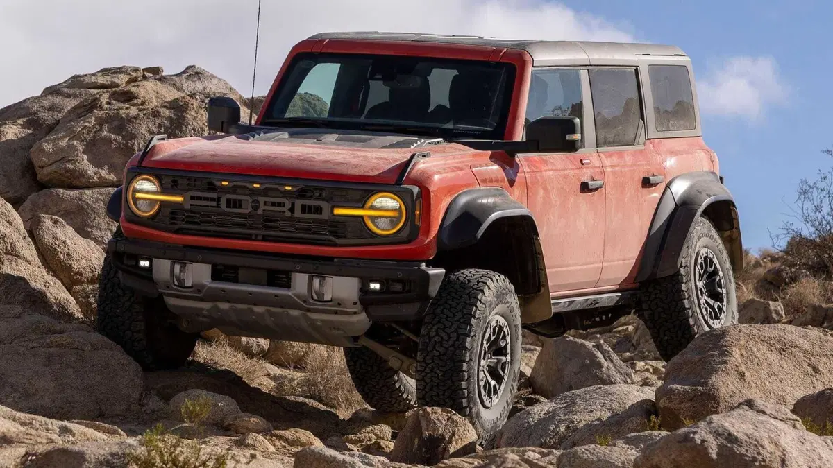 Scende in campo e le ha tutte contro: nuova Ford Bronco top e flop (5)