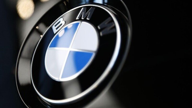 BMW raddoppia: batterie a stato solido fatte in Germania