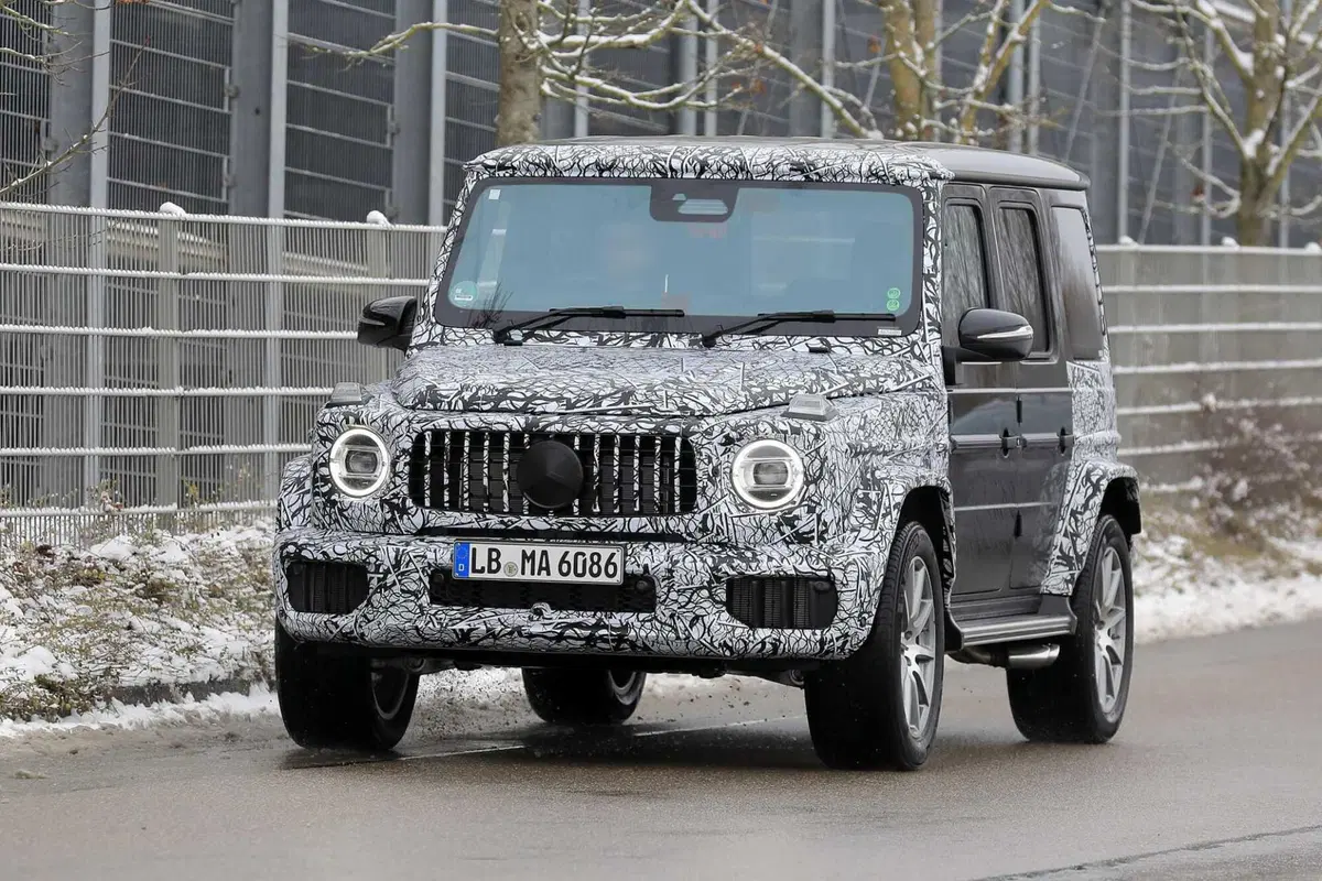 Nuova Mercedes Classe G, ecco le foto spia (3)