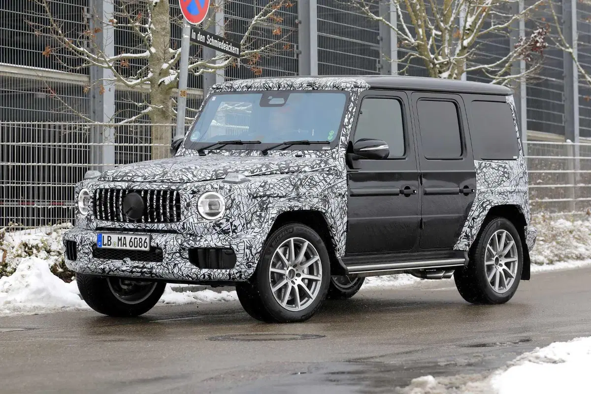 Nuova Mercedes Classe G, ecco le foto spia (5)