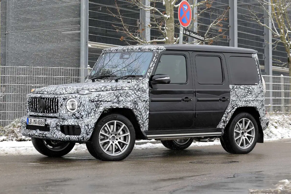 Nuova Mercedes Classe G, ecco le foto spia (7)