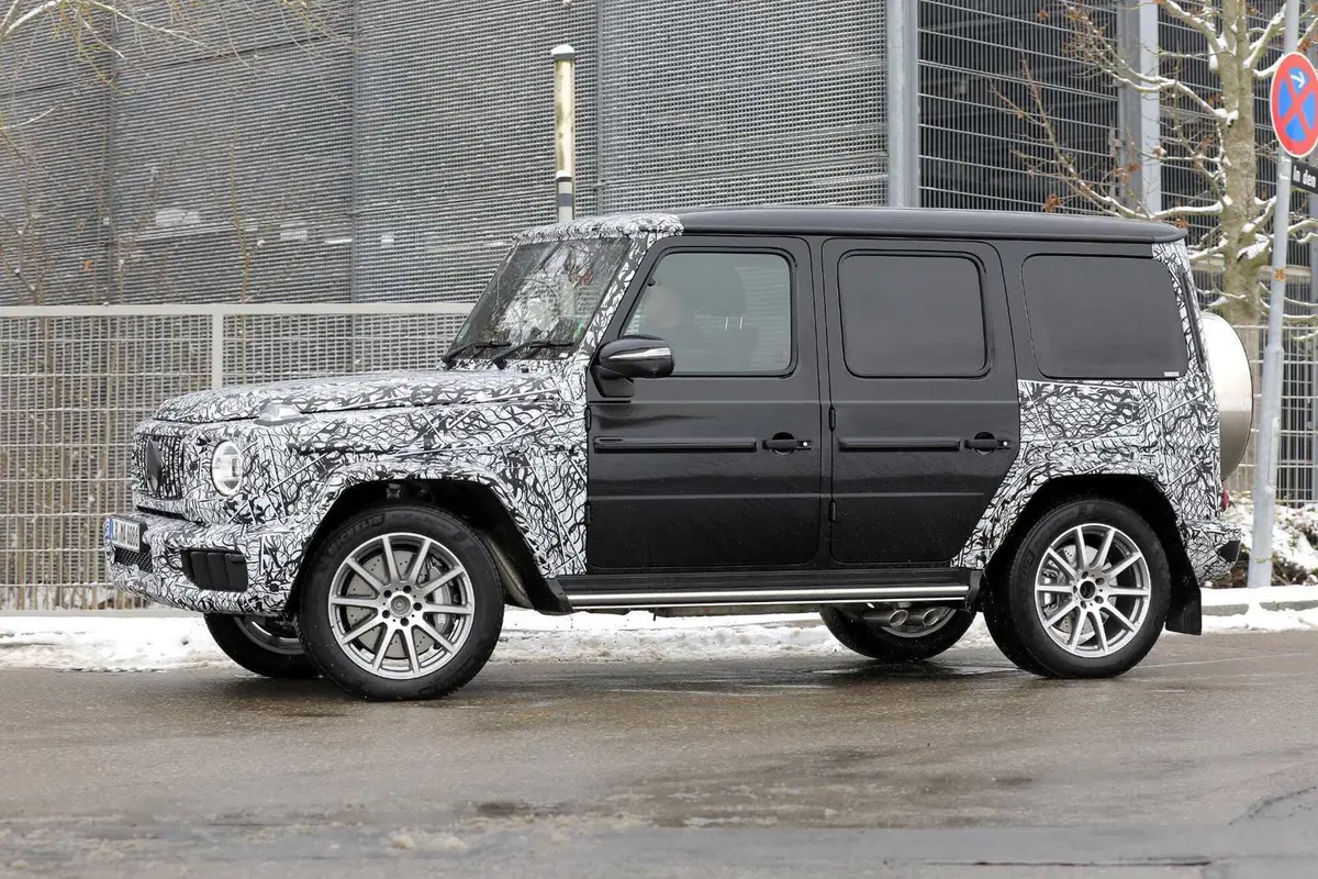 Nuova Mercedes Classe G, ecco le foto spia (6)